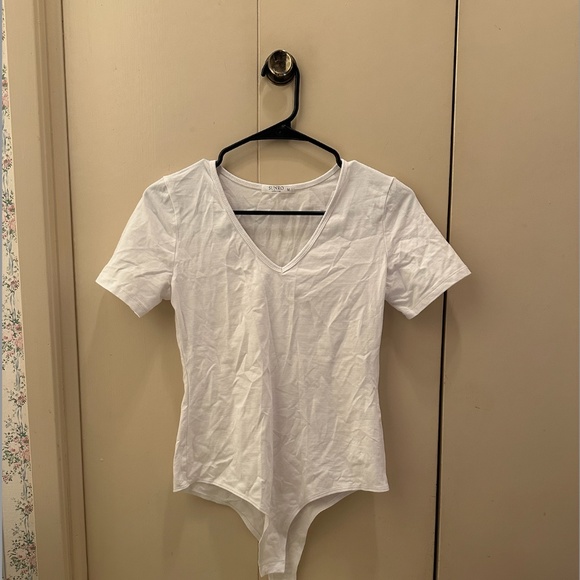 Sunro V-Neck Body Suit (Bundle) - Picture 3 of 4